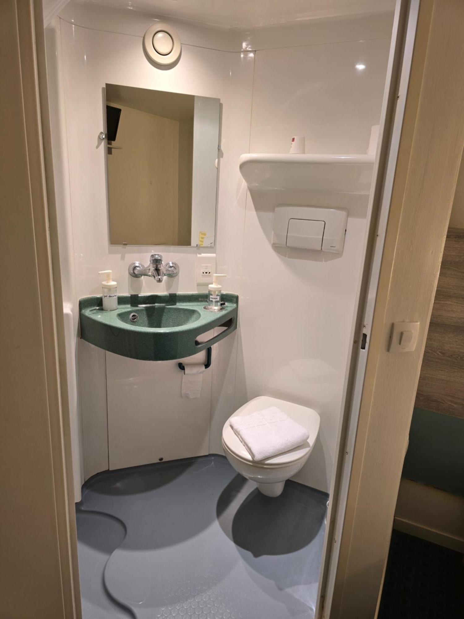 Brit Hotel Essentiel Poitiers Gare Du Futuroscope Hotel *